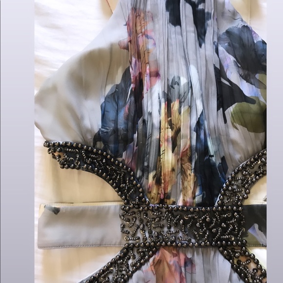 Floral Dress 💐 - Picture 3 of 4